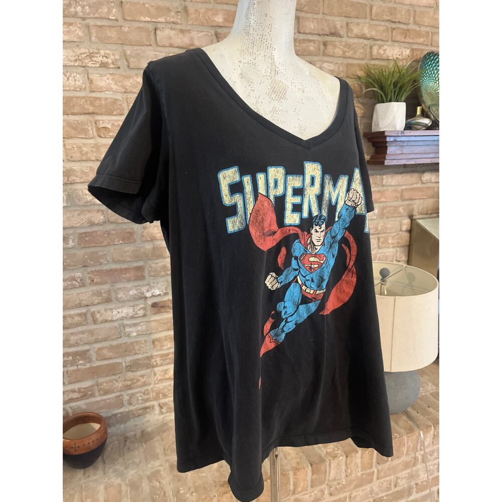 Superman graphic t-shirt! - Picture 2 of 4